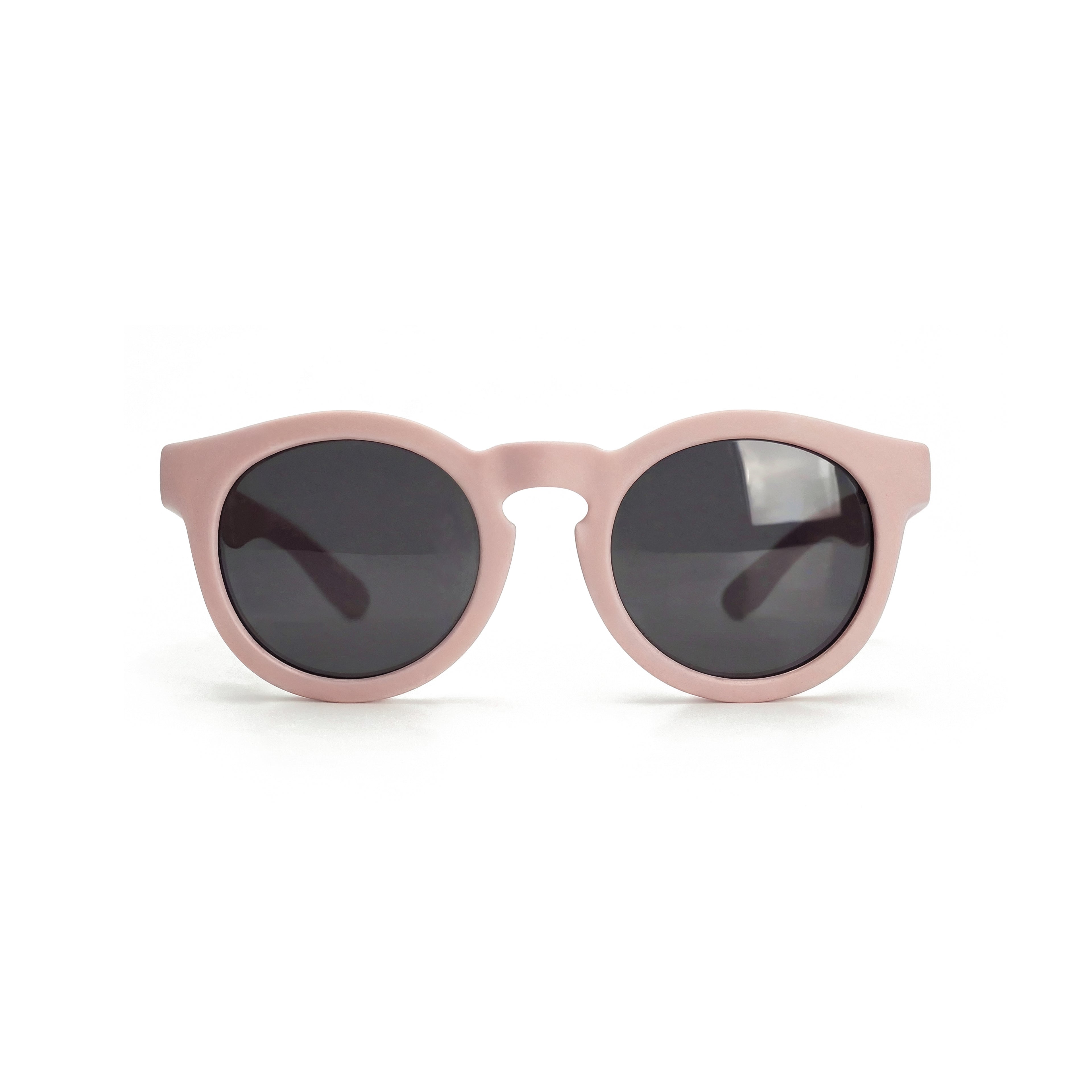 Occhiali da sole zo-oz stile pantos modello Beep rosa opaco per bambini 3-5 anni. Inquadratura frontale con le aste aperte appoggiate su una superficie.